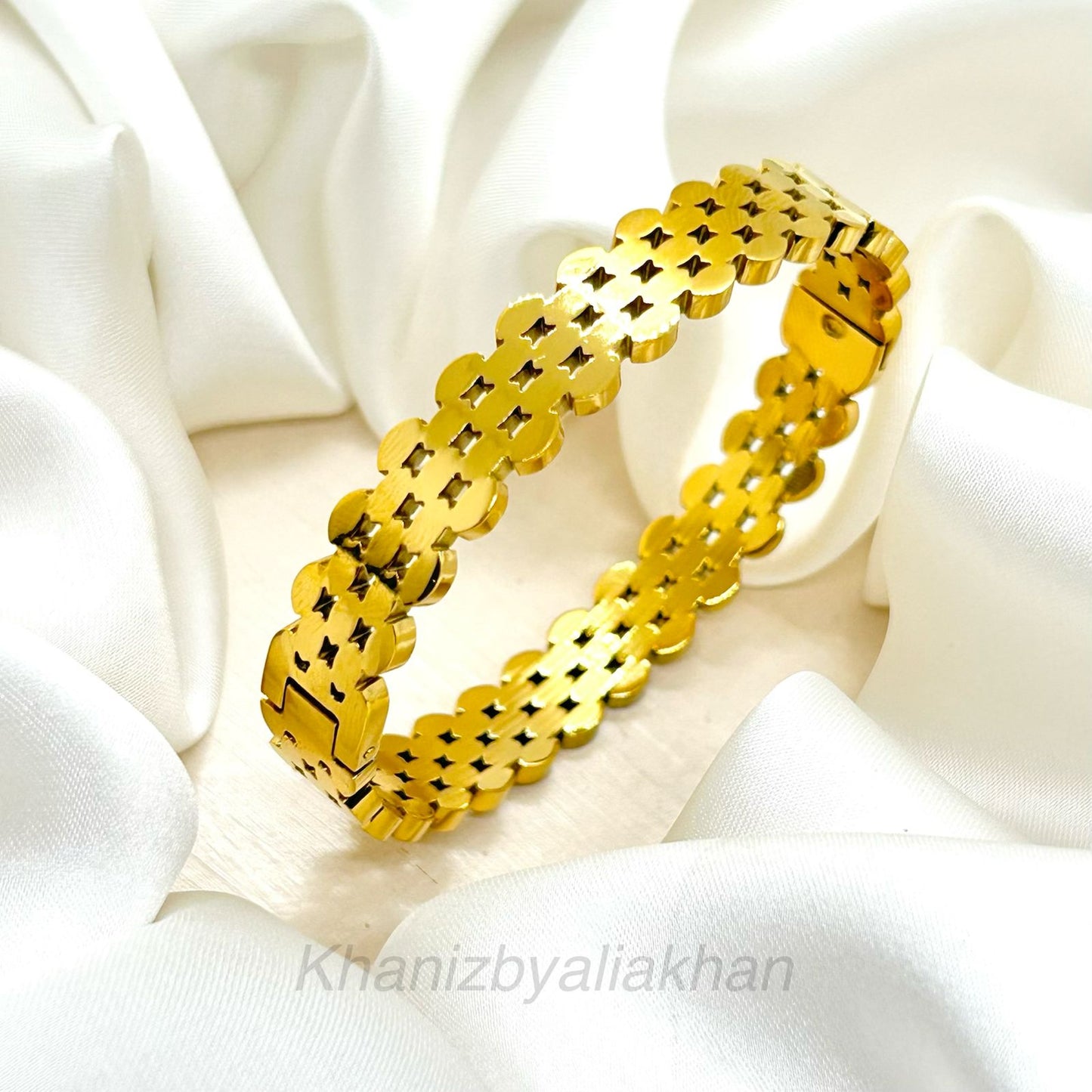Gilded Mesh Handcuff