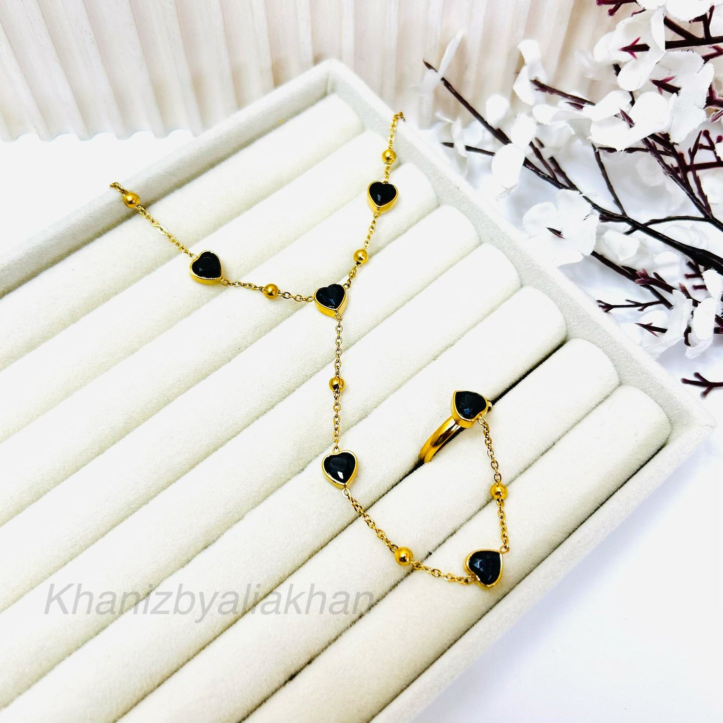 Black Heart Handchain