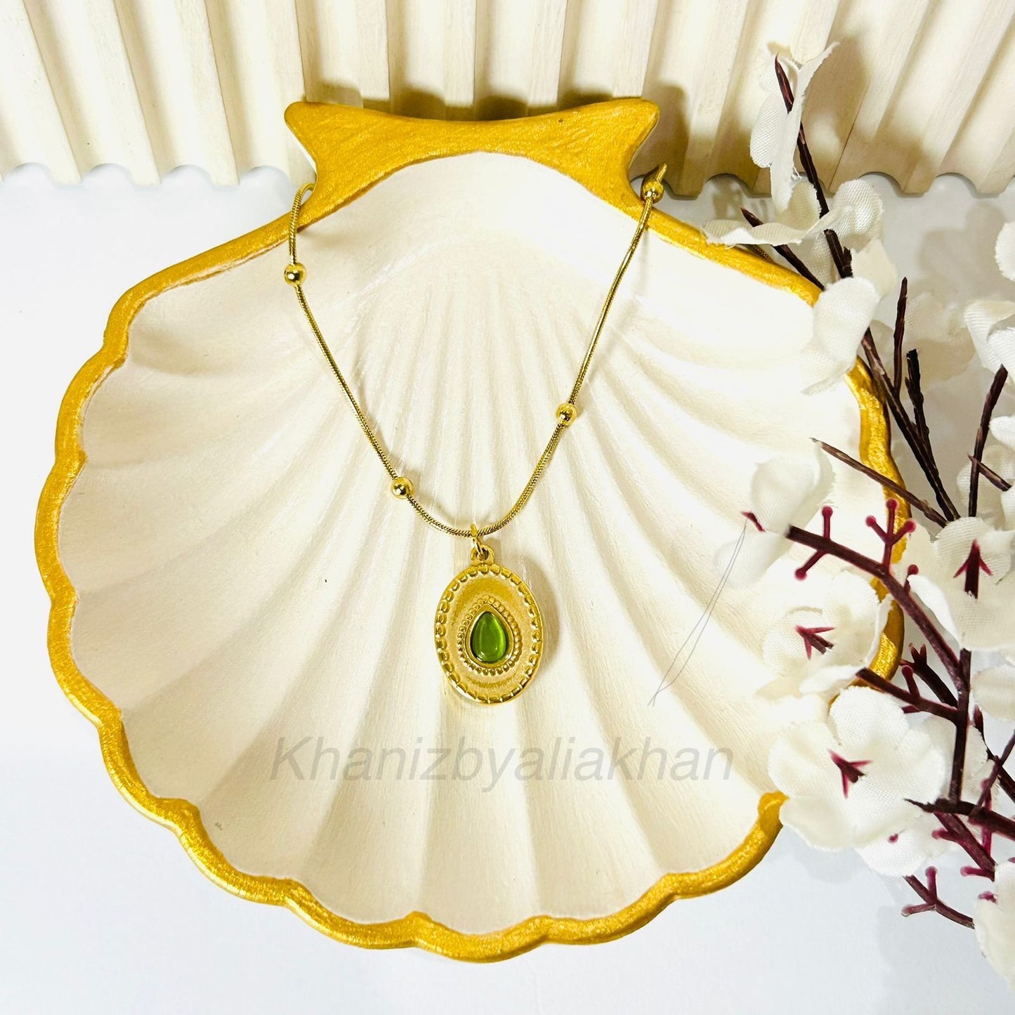 Majesty Verde Pendant