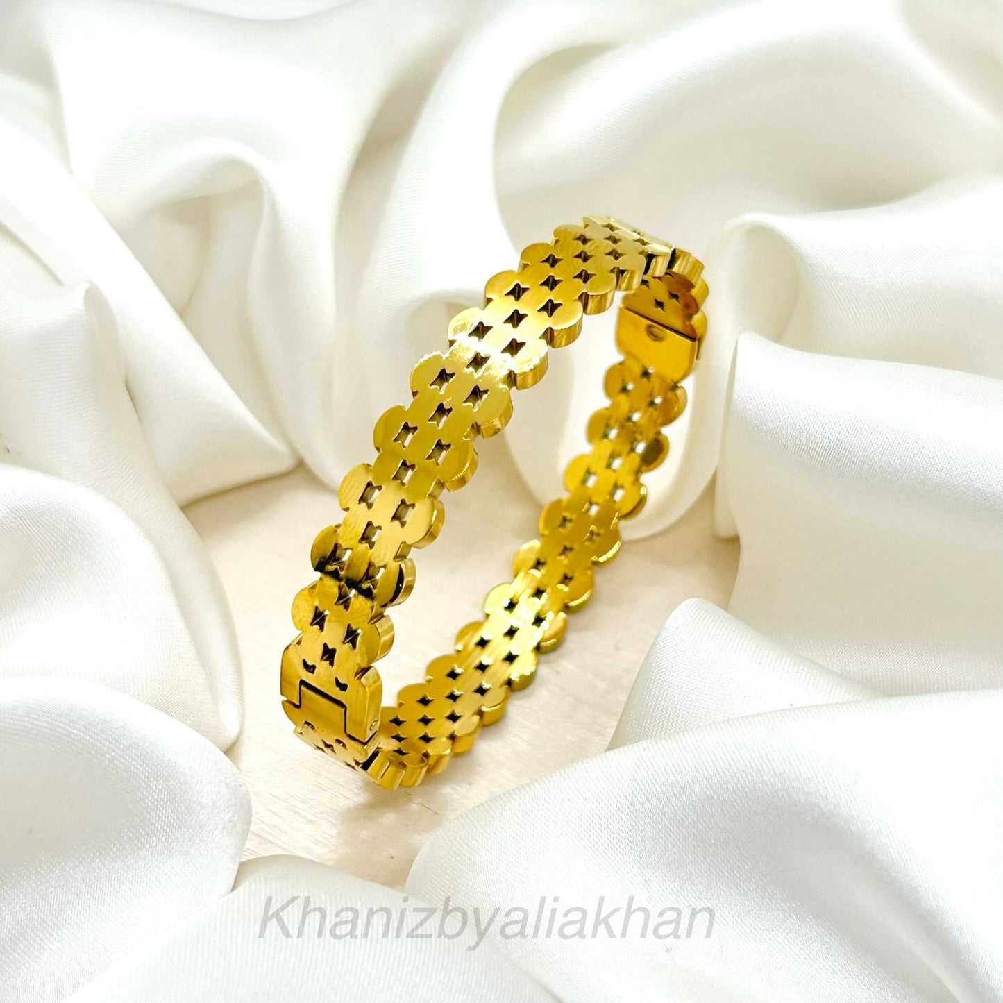 Gilded Mesh Handcuff