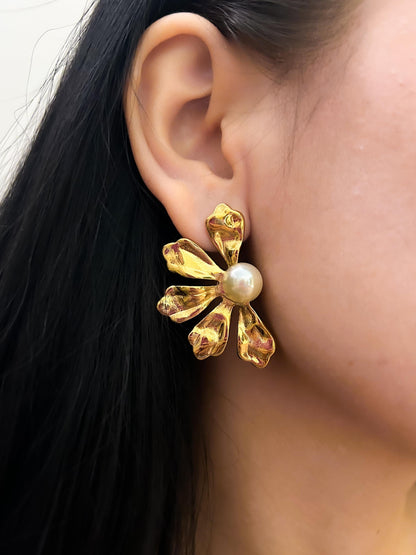 Petals & pearl earrings ✨️