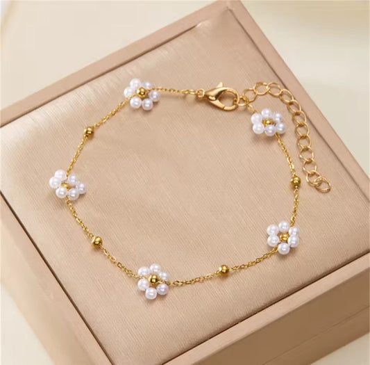 Daisy Pearl Flower Bracelet