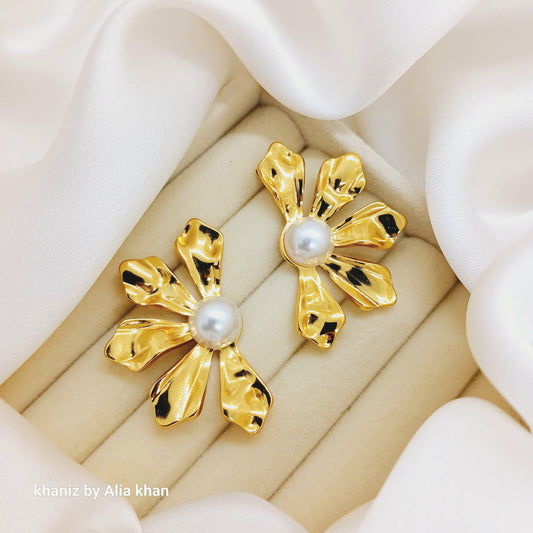 Petals & pearl earrings