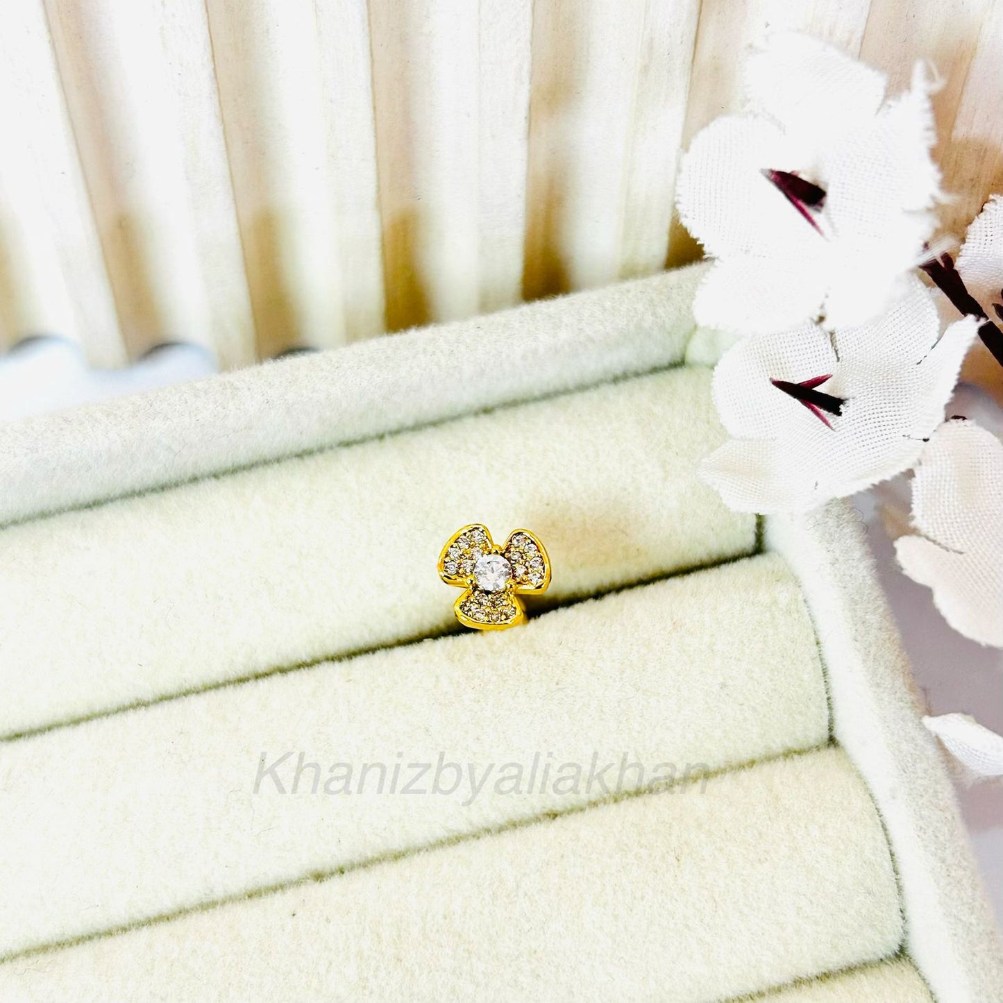 Flower Nose Pin