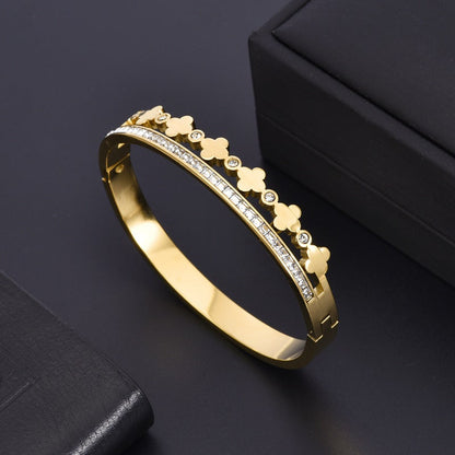 Clover Zirconia Handcuff