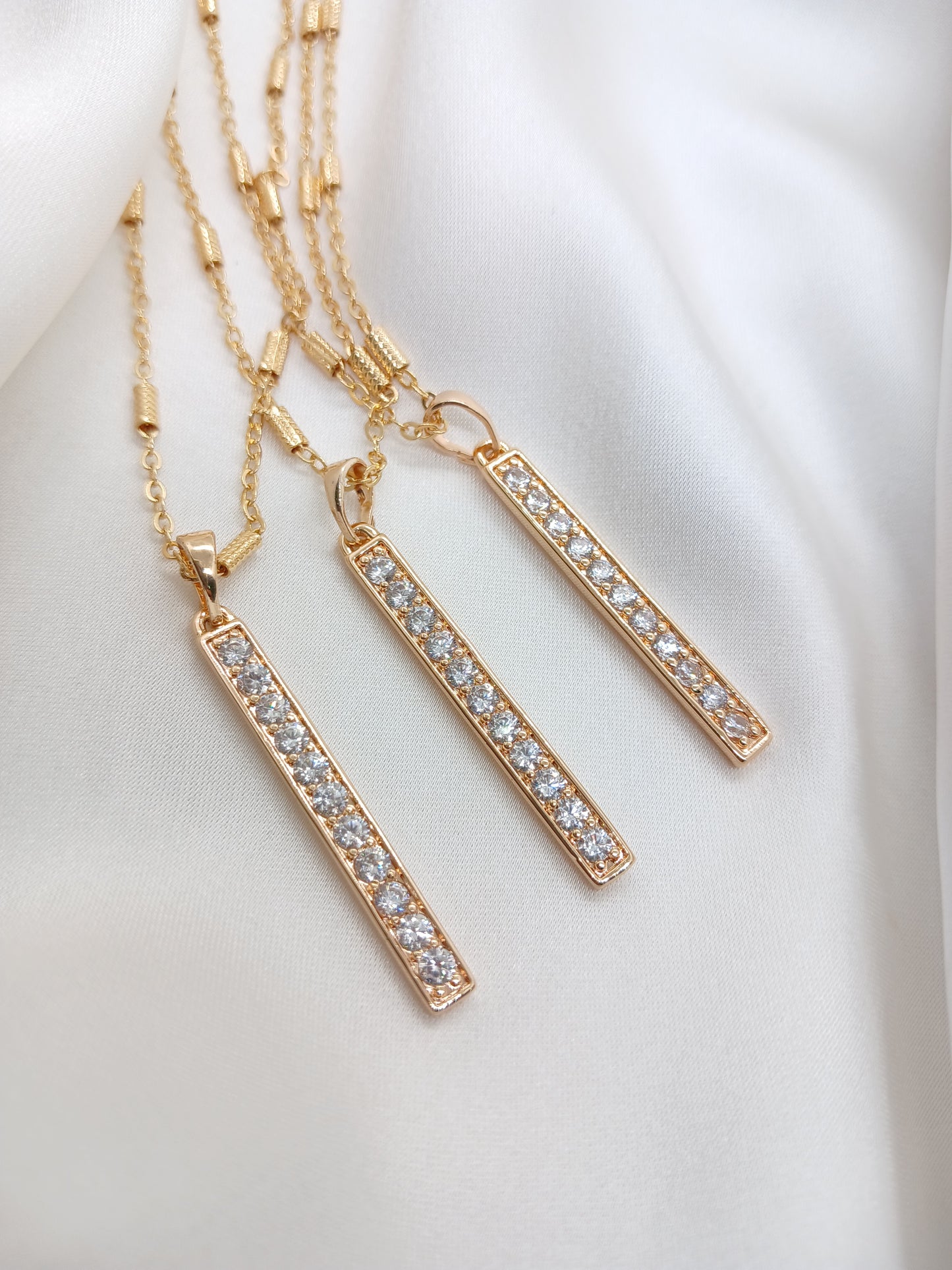 Luxurious diamante bar pendant