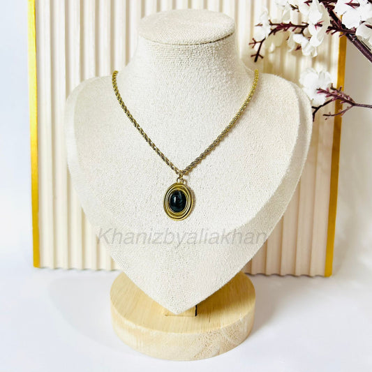 Noir Aura Pendant